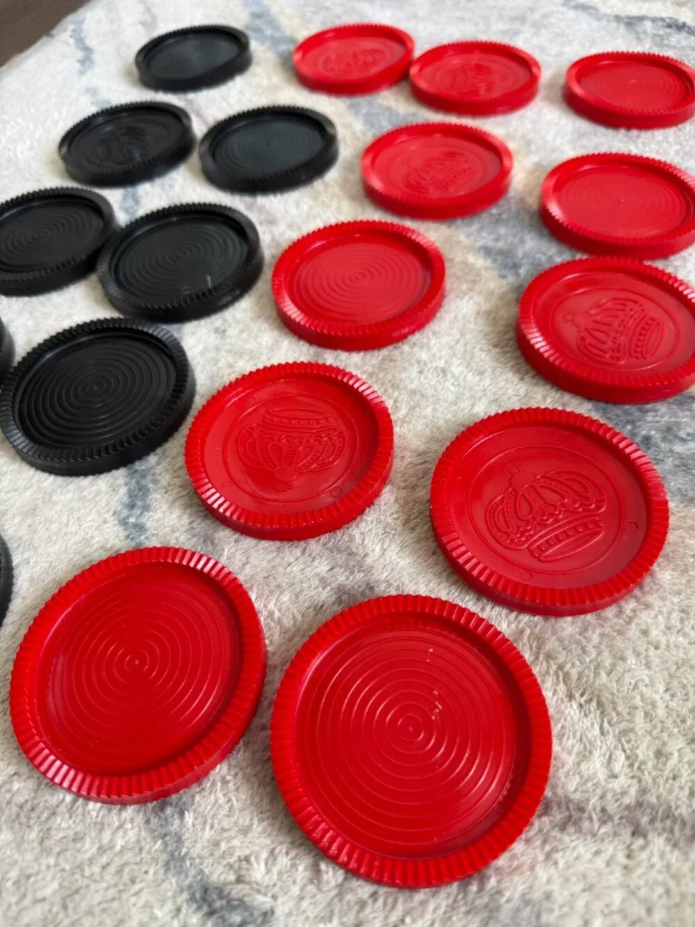 8 Black and 11 Red Jumbo Large Rug Checkers Plastic Replacement Pieces